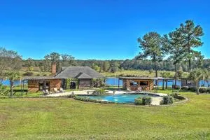 Cottage by the Pond on Gorgeous Expansive Estate - Lugoff