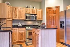 Fraser Townhome with Mtn Views - 6 Mi to Winter Park