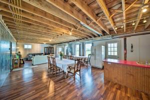 Updated Berger Cottage w Pool, on a Private Farm!