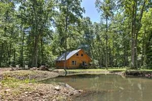 Lyndhurst Cabin on Farm with Pond and Stocked Stream! - 斯汤顿