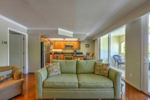 Marco Island Condo with Patio Steps to Beach Access