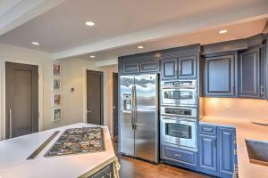 10 Mi to Skiing Tahoe City A-Frame Home