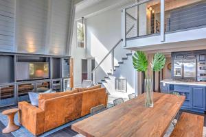 10 Mi to Skiing Tahoe City A-Frame Home