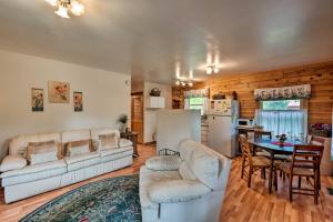 Cozy Colorado Cabin with Deck, Grill and River Access!