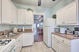 Steps to Avalon Bay Sunny Catalina Island Home!