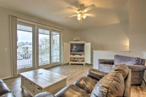 Holiday Home room in Renovated Ocean City Townhome - 1 Block to Beach!
