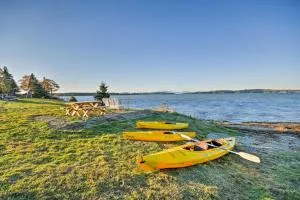 Oceanfront Sullivan Cottage on 6 Acres with Kayak! - South Addison