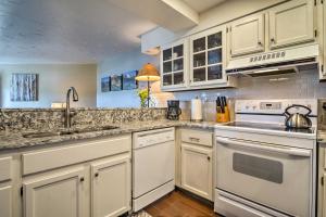 Cozy Ski-InandSki-Out Breckenridge Condo Mtn Views!