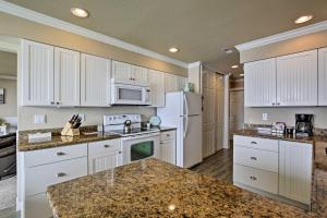 Beachfront Condo with Patio and Views - Walk to Shore!