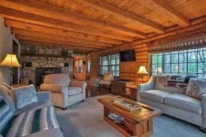 Family-Friendly Massanutten Log Home with Views! - Massanutten