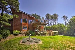 South Beach Home with Hot Tub, Deck - Walk to Ocean! - Seal Rock