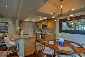 Trendy Phoenix Townhome by South Mountain Trails!