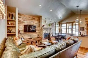 2 Blocks To Grand Lake Updated Western Cabin! - Brighton