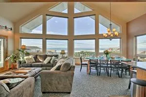Logan Road Lookout, Lincoln City Home with Game Room - Three Rocks