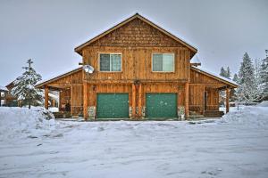 Spacious Winthrop Home-Walk to Trails, Restaurants