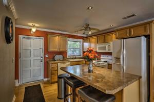 Fort Myers Condo with Pool, 9 Mi to Fort Myers Beach