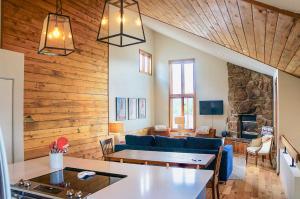 Modern Condo with Balcony and BBQ, 6 Mi to Winter Park