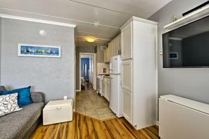 North Wildwood Condo with Pool, Walk to Boardwalk!
