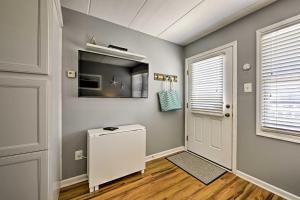 North Wildwood Condo with Pool, Walk to Boardwalk!