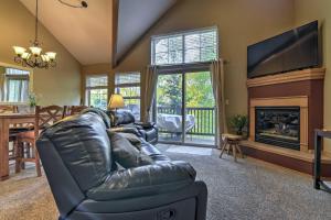 Frisco Condo with Balcony Less Than 1Mi to Main St and Marina!