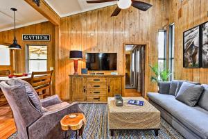 Cozy Hatteras Island Abode ~ 1 Mi to Frisco Beach!