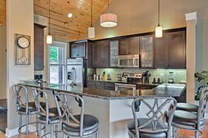 Lake-View Silver Point Condo by Hurricane Marina!