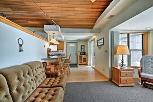 Fort Atkinson Cottage on Lake Koshkonong with Deck!