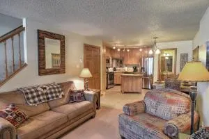 Red River Home with 2 Balconies - 1 Block to Main St - ريد ريفر