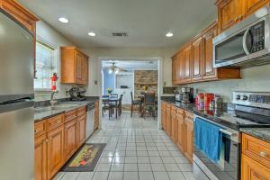 Spacious Gulfport Home with Patio - Mins From Beach!