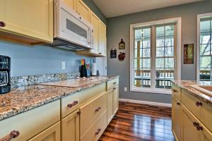 Blue Ridge Mountain Rental with Hot Tub and Gas Grill!