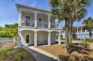 Holiday Home room in Spacious Miramar Beach Cottage with Pvt Beach Access!