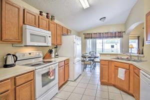 Private Resort Villa with Pool - Close to Disney!