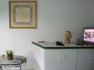 PÉ NA AREIA na Praia das Toninhas, Condomínio Wimbledon, direto na areia, o Melhor da região, completo, 5 estrelas !