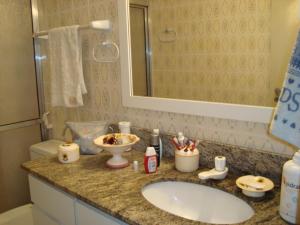 PÉ NA AREIA na Praia das Toninhas, Condomínio Wimbledon, direto na areia, o Melhor da região, completo, 5 estrelas !