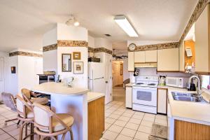 Marco Island Home with Deck - 2 Miles To Beach!