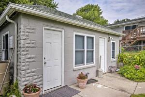 Updated Lake St Clair Cottage with Shared Amenities