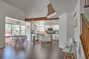 Tannersville House Bar and Deck, 2 Mi to Ski Resort - Scotrun