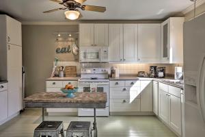 Fredericksburg Cottage with Grill - Walk to Main St!