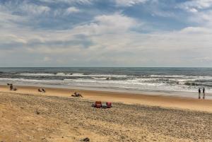 Outer Banks Island Cottage - 1 Mi to Frisco Beach!