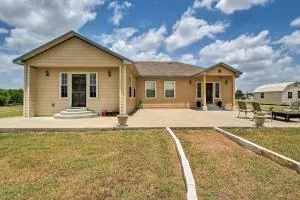 4 Mi to Circuit of the Americas Home with 3 Acres - Del Valle