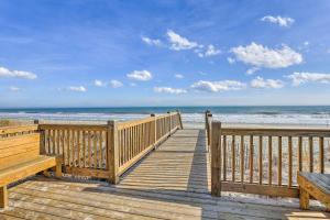 Central Myrtle Beach Condo Next to Myrtlewood Golf