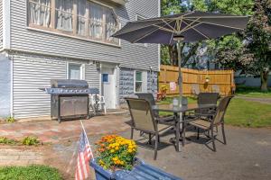 Cozy Agawam Studio with Yard 2 Miles to Six Flags!