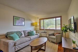 Apartment room in Glen Condo on Golf Course 3 Mins to Story Land!