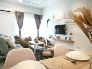 Subang City Residence, Spacious Home with Balcony, Walking Distance to Summit, 5min to Sunway - 梳邦再也