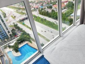Subang City Residence, Spacious Home with Balcony, Walking Distance to Summit, 5min to Sunway