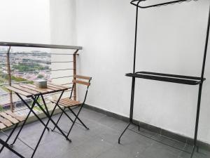 Subang City Residence, Spacious Home with Balcony, Walking Distance to Summit, 5min to Sunway