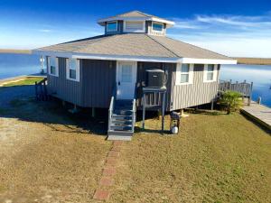 obrázek - Little Blue Crab about Quaint Slidell Cottage with Dock