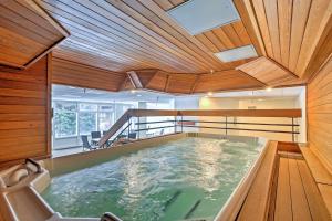 Walk to American Eagle Lift Copper Mountain Condo