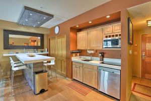 1 Mi to Ski Upscale Studio with Views in Keystone