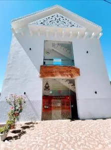 Sunset Valley Holiday Inn - Уті